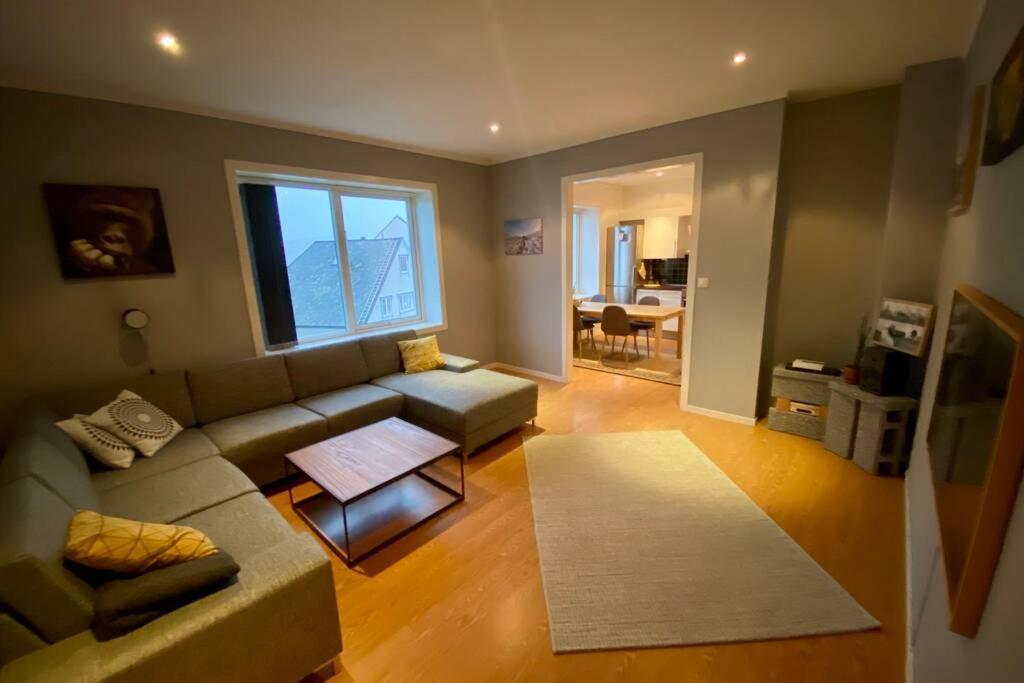 Nice And Central Apartment In Quiet Area 올레순 외부 사진