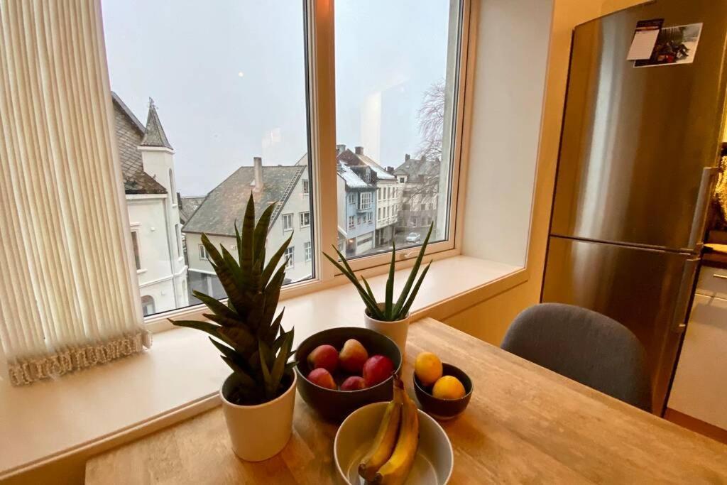 Nice And Central Apartment In Quiet Area 올레순 외부 사진